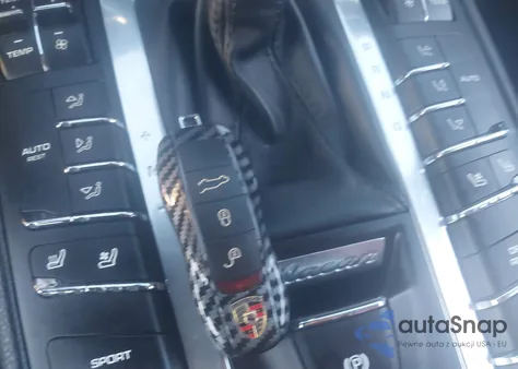 2017 Porsche Macan Gts z USA, uszkodzony, nr VIN WP1AG2A51HLB51850